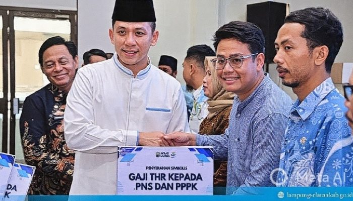 ‎Pemkab Lampung Selatan Cairkan THR Rp35,6 Miliar bagi 12.014 Aparatur 