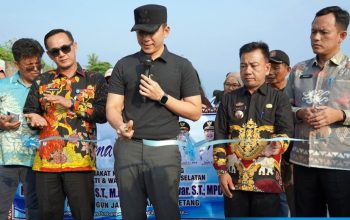 ‎Didampingi Kadis PUPR dan Plt Kadis Kominfo, Bupati Egi Resmikan Jalan Lubuk Dalam–Way Urang  ‎