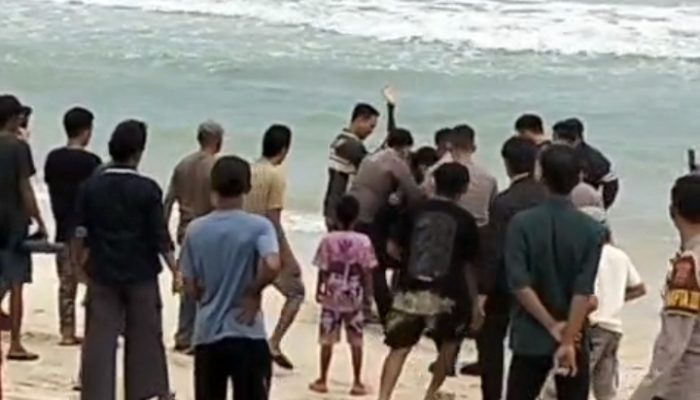 Wisatawan Asal Tulang Bawang Terseret Ombak di Pantai Labuhan Jukung, Satu Meninggal Dunia