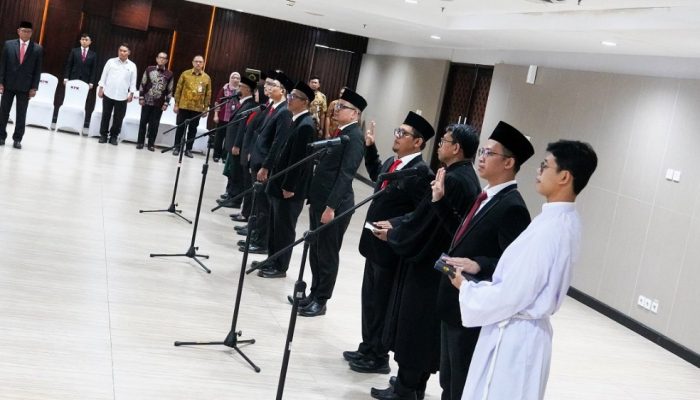 ‎Perkuat Amunisi, KPK Lantik 8 Pejabat Fungsional: Perang Lawan Korupsi Makin Tajam 