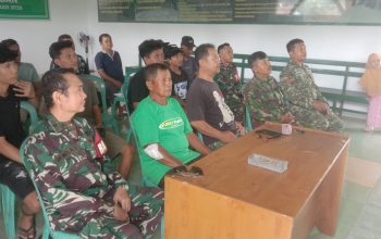 Pererat Kebersamaan TNI dan Masyarakat, Koramil 421-09/Tanjung Bintang Gelar Nobar “Bola Gembira”