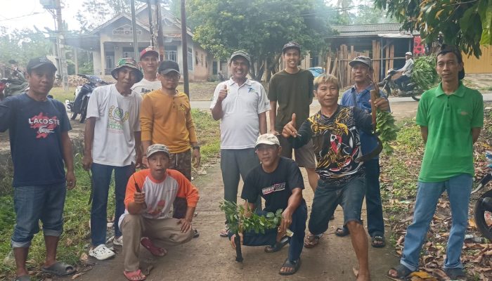 Gotong Royong Massal Warga Kampung Duren Dukung Program Lampung Selatan HELAU