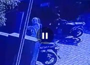 ‎Terekam CCTV: Maling Nekat Gasak Motor di Parkiran Puskesmas Pasuruan, Padahal Sebelahan dengan Polsek   ‎