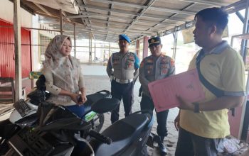 Ibu Rumah Tangga di Lampung Selatan Menangis Haru, Motor Curian Dikembalikan Polisi Hingga ke Warung