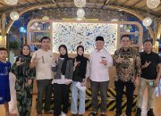 Temui Keluarga Perantau Asal Lampung di Bekasi, Mukhlis Basri Beri Semangat Mahasiswi Kembar yang Lolos UI