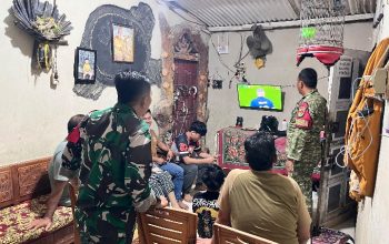 Keseruan Nobar Piala Dunia 2026 di Koramil 421-09/Tanjung Bintang, TNI dan Warga Pererat Kebersamaan saat Laga Prancis vs Inggris