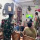 Keseruan Nobar Piala Dunia 2026 di Koramil 421-09/Tanjung Bintang, TNI dan Warga Pererat Kebersamaan saat Laga Prancis vs Inggris