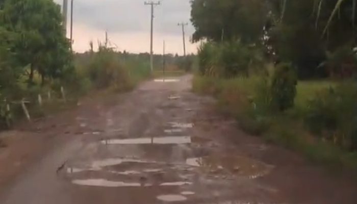 ‎Rumah Wabup Jadi Sorotan, Warga Candipuro Tuntut Proyek Jalan Tak Lagi Asal Jadi    ‎