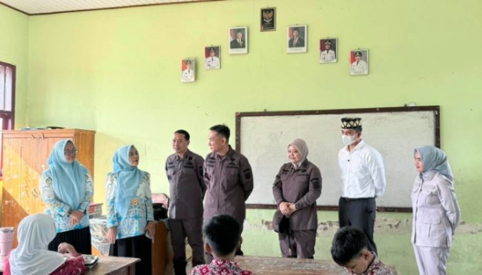 Tinjau Langsung Pelaksanaan MBG di Natar, Bupati Lamsel dan Kajati Lampung Pastikan Standar Gizi Terpenuhi