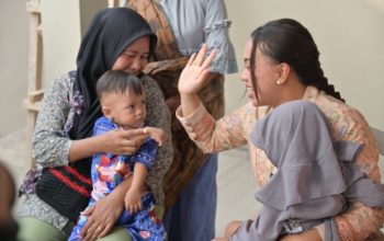 Ketua TP PKK Lampung Selatan Terjun Langsung Pantau Anak Berisiko Stunting, Ini Sasaran Bansos yang Diberikan
