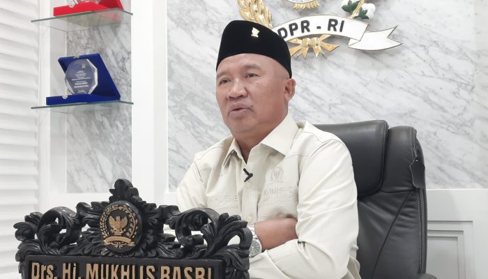 ANGGOTA DPR RI KOMISI V MUKHLIS BASRI: KOORDINASI DENGAN BMKG & BASARNAS, WARGA LAMPUNG DIMINTA TETAP SIAGA HADAPI SEBARAN ABU VULKANIK ANAK GUNUNG KRAKATAU