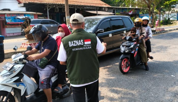 BAZNAS Lampung Selatan Bagikan 3.000 Masker untuk Warga Terdampak Erupsi Anak Krakatau