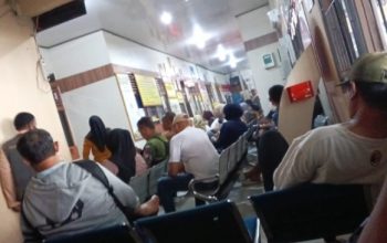 ‎Pelayanan Samsat Kalianda Dikeluh Lambat,Warga Harus Antri Dari Pagi Hingga Siang   ‎
