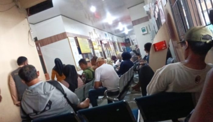 ‎Pelayanan Samsat Kalianda Dikeluh Lambat,Warga Harus Antri Dari Pagi Hingga Siang   ‎