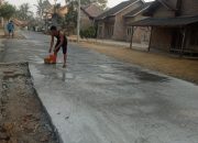 ‎LAPOR PAK BUPATI: Jalan Rabat Beton Hampir Rp1 Miliar Baru Selesai, Sudah Retak Patah  ‎  ‎