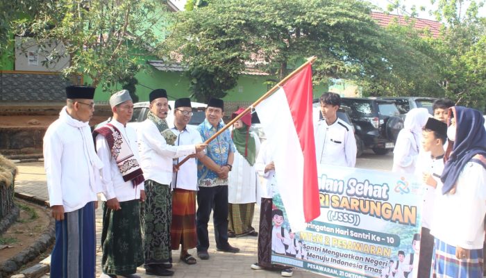 Sambut Hari Santri Nasional, MTsN 2 Pesawaran Gelar Jalan Sehat Santri Sarungan