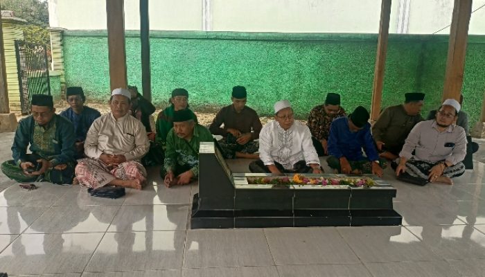 Sambut Hari Santri 2026, Panitia MWCNU Jati Agung Barat Ziarahi Lima Makam Ulama