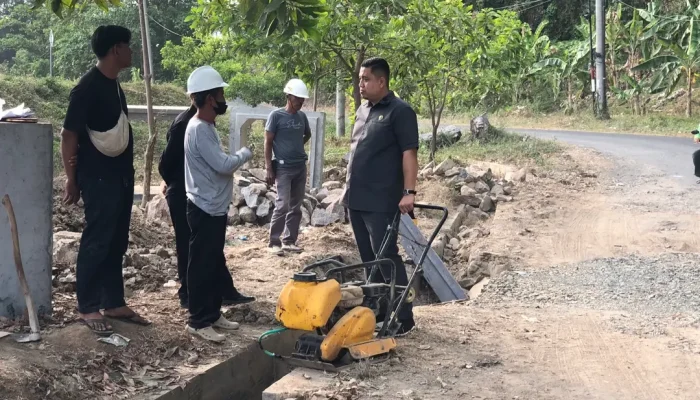 Kawal Langsung Pembangunan, Merik Havits Tinjau Progres Gorong-gorong Jalan Kalianda–Gayam